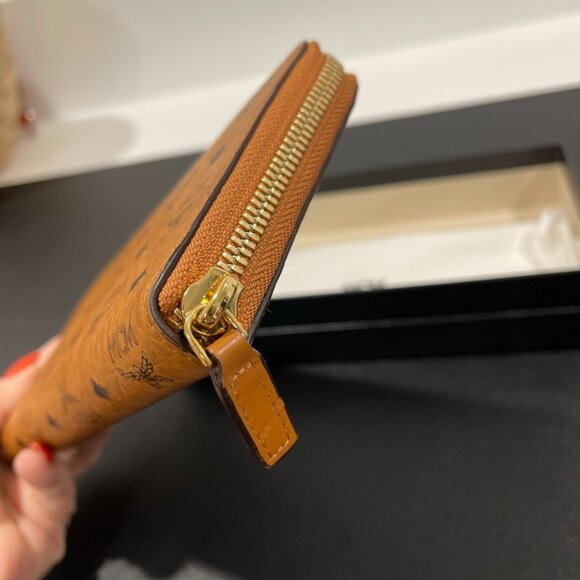 MCM Visetos Monogram Zip-Around Wallet (JB1406) - Picture 4 of 6